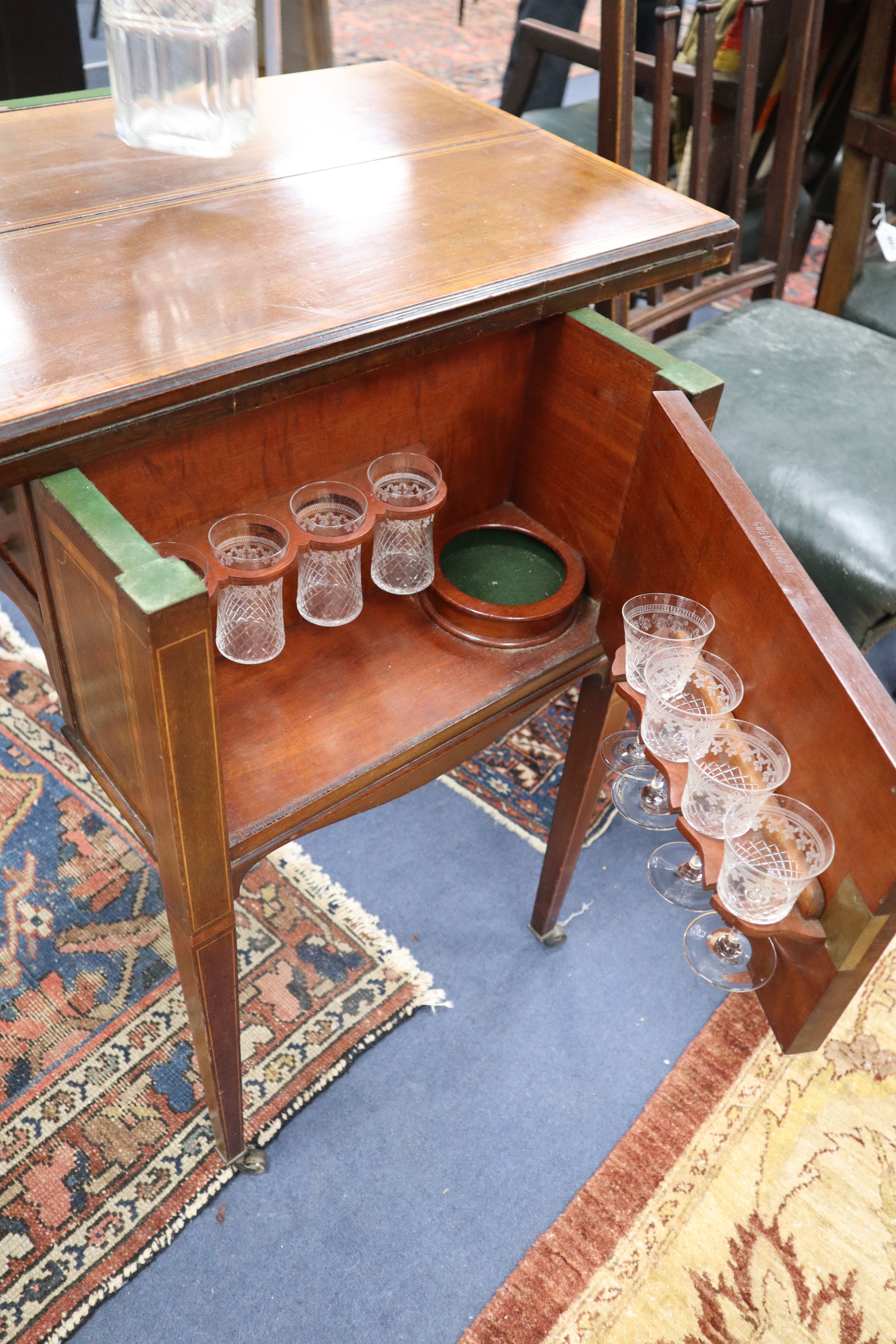 An Edwardian satinwood banded mahogany games/drinks table,